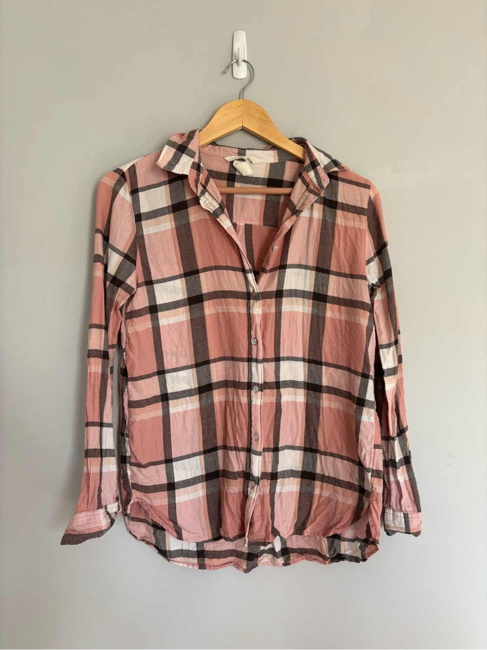 H&M Multi Colored Pink, Gray, White Plaid Button Down Shirt Size 2 - Picture 1 of 6